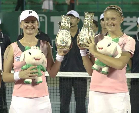 在夺冠的同 在夺冠的同